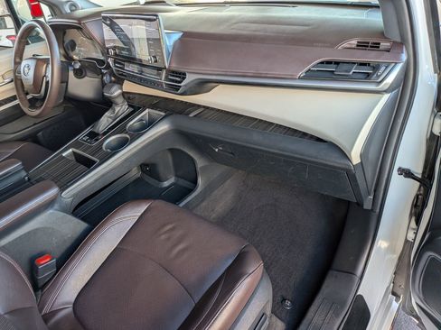 Certified 2023 Toyota Sienna Platinum image 37