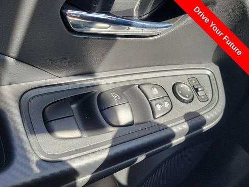 Used 2025 Nissan Versa SV w/ Trunk Package FWD image 18