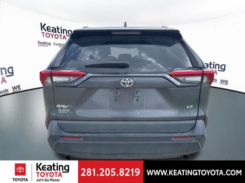 Used 2021 Toyota RAV4 LE image 6