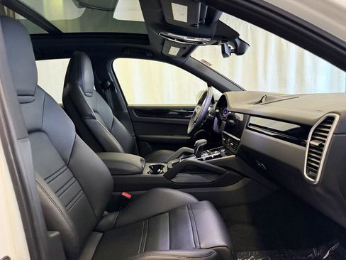 Certified 2023 Porsche Cayenne AWD/4WD image 16