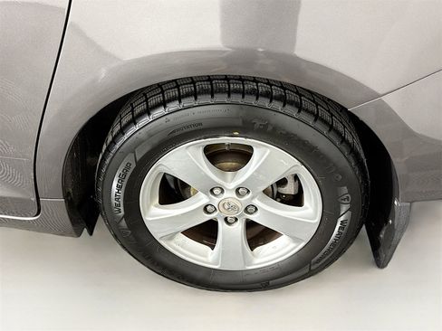 Used 2011 Toyota Sienna LE image 17