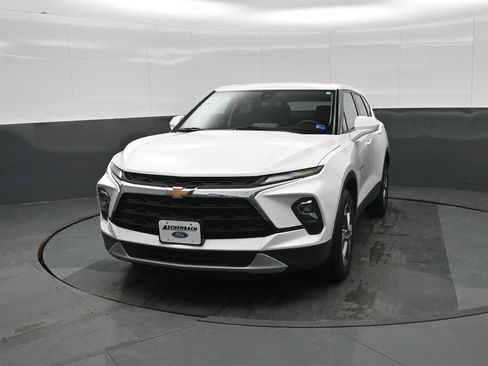 Used 2023 Chevrolet Blazer LT AWD/4WD image 2
