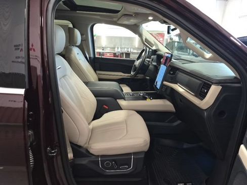 Used 2024 Ford Expedition Platinum AWD/4WD image 28