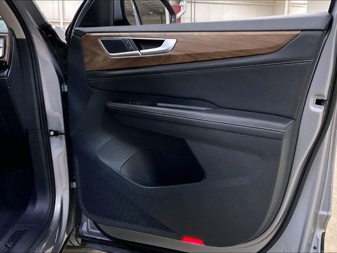 Used 2025 Volkswagen Atlas SE image 22