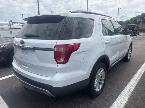 Used 2017 Ford Explorer XLT FWD image 2