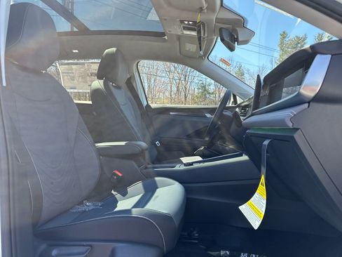 New 2026 Volkswagen Tiguan SE image 16