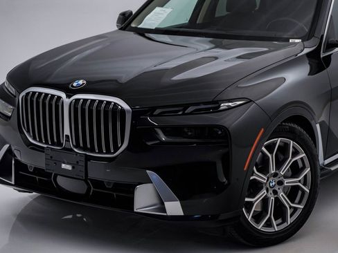 Used 2024 BMW X7 xDrive40i w/ Premium Package image 4