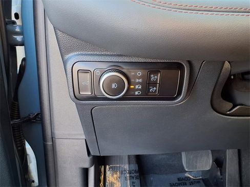 Used 2025 Ford Explorer Active w/ Active Comfort Package image 16