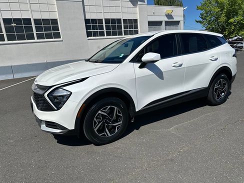 Used 2023 Kia Sportage LX AWD/4WD image 2