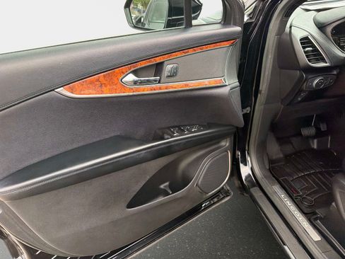 Used 2018 Lincoln MKX Reserve FWD image 21