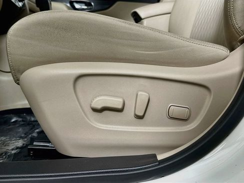 Used 2017 Nissan Rogue SV FWD image 22