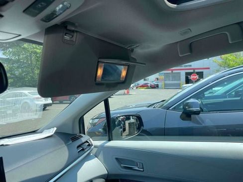 Certified 2025 Toyota Sienna XLE FWD image 34