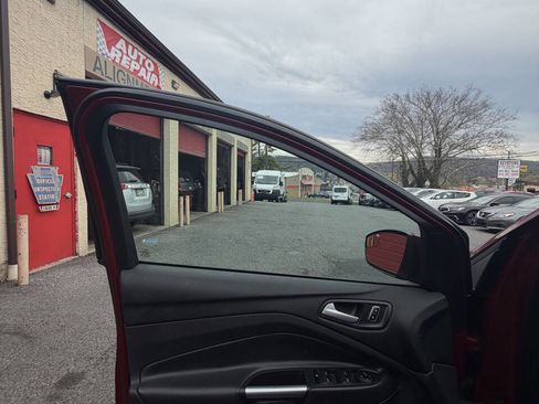Used 2015 Ford Escape SE AWD/4WD image 38