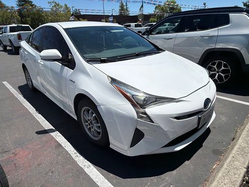 Used 2017 Toyota Prius Two w/ Prius Two Safety Plus Package FWD image 1