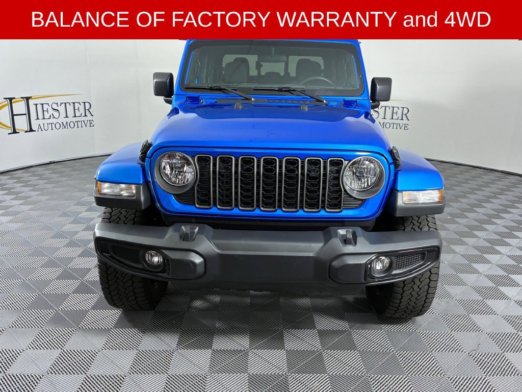 Used 2025 Jeep Gladiator Sport AWD/4WD image 4