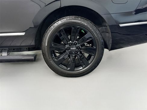 Used 2023 Lincoln Navigator Reserve AWD/4WD image 16