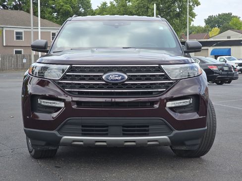 Used 2023 Ford Explorer XLT w/ Equipment Group 202A AWD/4WD image 26