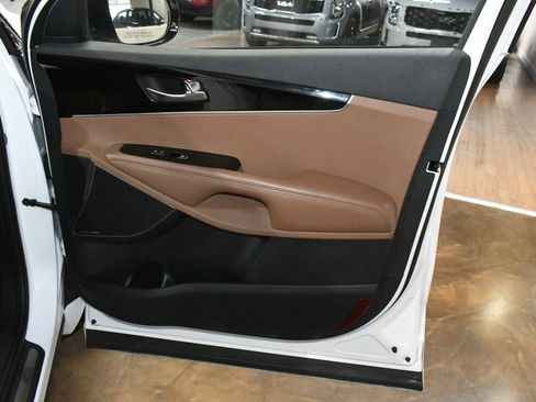 Used 2019 Kia Sorento SX image 42