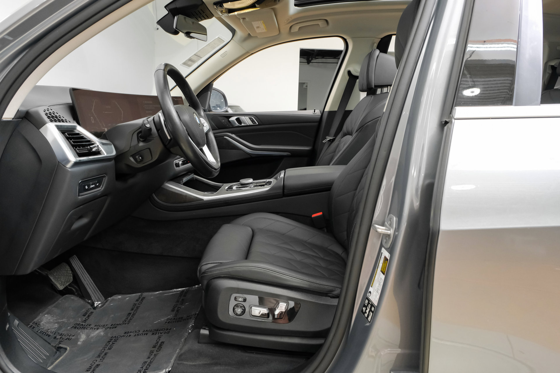 Used 2025 BMW X7 xDrive40i AWD/4WD image 4