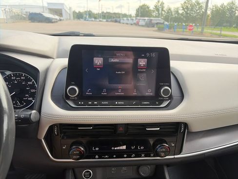 Used 2022 Nissan Rogue SV w/ SV Premium Package FWD image 18