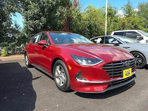 Used 2023 Hyundai Sonata SE FWD image 2