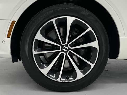 Used 2023 Bentley Bentayga AWD/4WD image 9