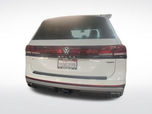 Used 2025 Volkswagen Atlas Peak Edition SE AWD/4WD image 8