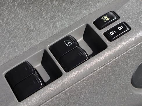 Used 2016 Nissan Frontier SV image 17