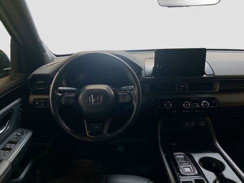 Used 2025 Honda Pilot TrailSport image 23