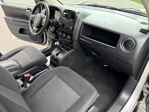 Used 2011 Jeep Compass 2WD image 18