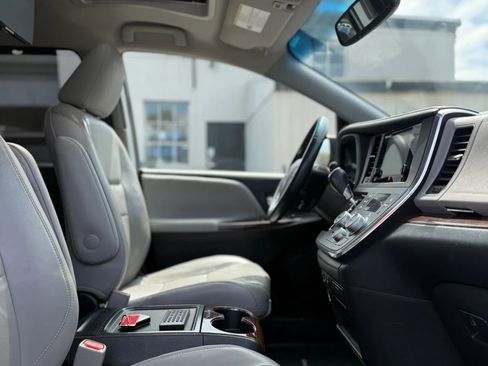 Used 2015 Toyota Sienna Limited AWD/4WD image 14