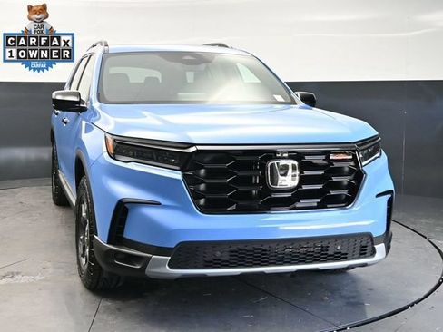 Used 2025 Honda Pilot TrailSport image 2