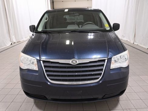 Used 2008 Chrysler Town & Country LX image 7