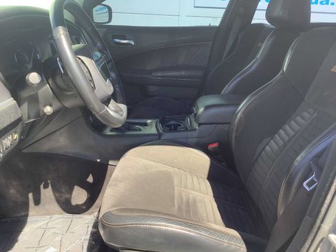 Used 2017 Dodge Charger R/T RWD image 2