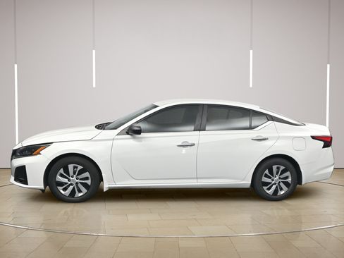 Certified 2024 Nissan Altima 2.5 S FWD image 4