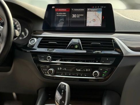 Used 2019 BMW 530e image 21