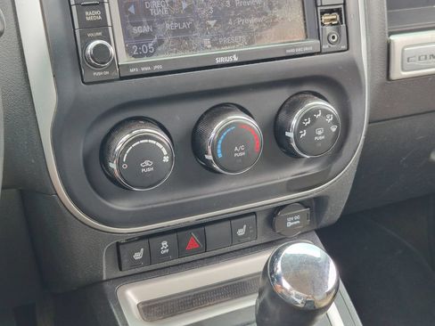 Used 2014 Jeep Compass Latitude FWD image 19