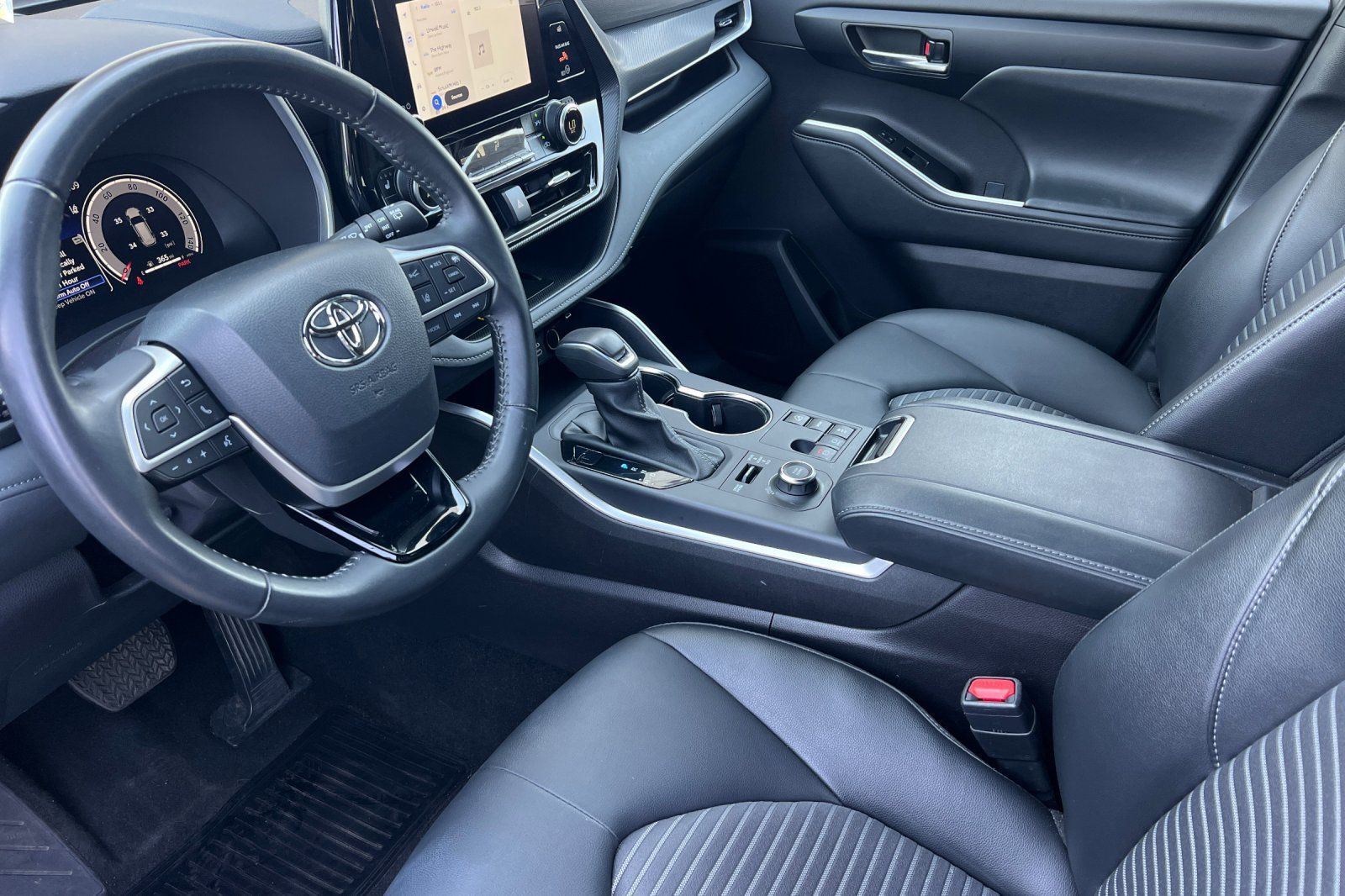 Used 2025 Toyota Highlander XSE AWD/4WD image 9