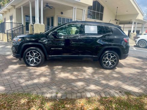 Used 2025 Jeep Compass Limited AWD/4WD image 2