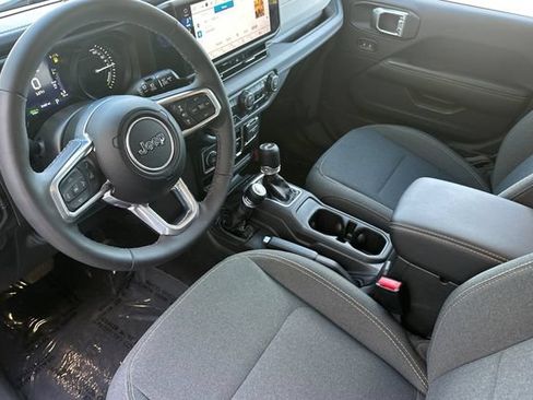 Used 2025 Jeep Wrangler Unlimited Sahara AWD/4WD image 10