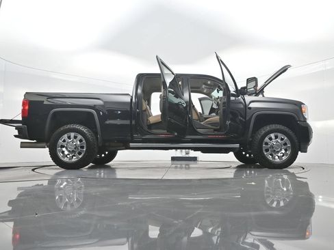 Used 2019 GMC Sierra 2500 Denali w/ Duramax Plus Package AWD/4WD image 44