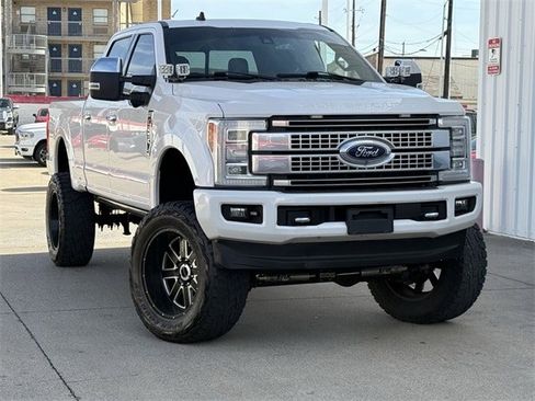 Used 2019 Ford F250 Platinum w/ Platinum Ultimate Package image 2