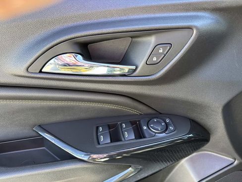 Certified 2025 Chevrolet Trax LT w/ Driver Confidence Package image 19