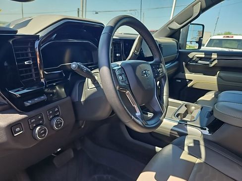 Used 2025 Chevrolet Silverado 2500 ZR2 w/ Technology Package AWD/4WD image 18