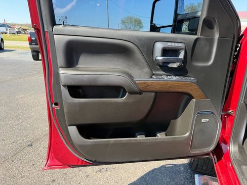 Used 2018 GMC Sierra 3500 Denali w/ Duramax Plus Package image 8