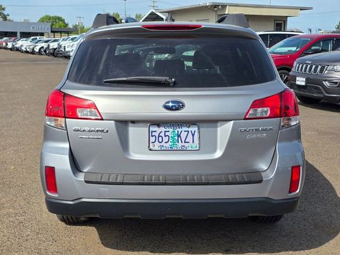 Used 2011 Subaru Outback 2.5i Limited AWD/4WD image 7