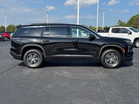 New 2026 Chevrolet Traverse LT image 2