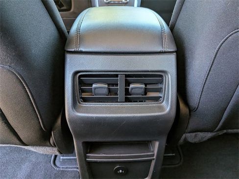 Used 2024 Ford Edge SE w/ Black Appearance Package image 16