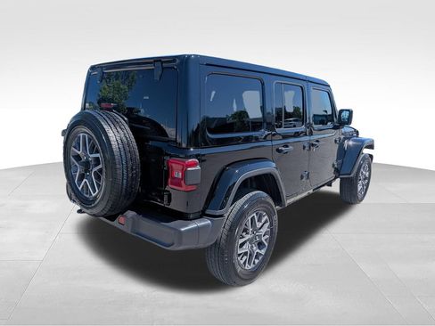 Used 2026 Jeep Wrangler Unlimited Sahara AWD/4WD image 13