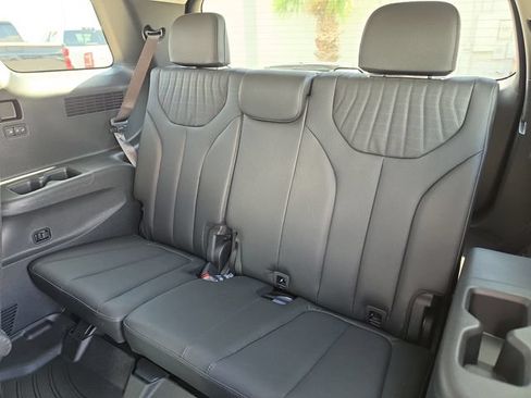 Used 2024 Hyundai Palisade Limited FWD image 13